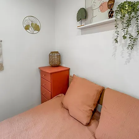 Cosy Et Calme, Lit Double, Proche Transports Apartment Tours